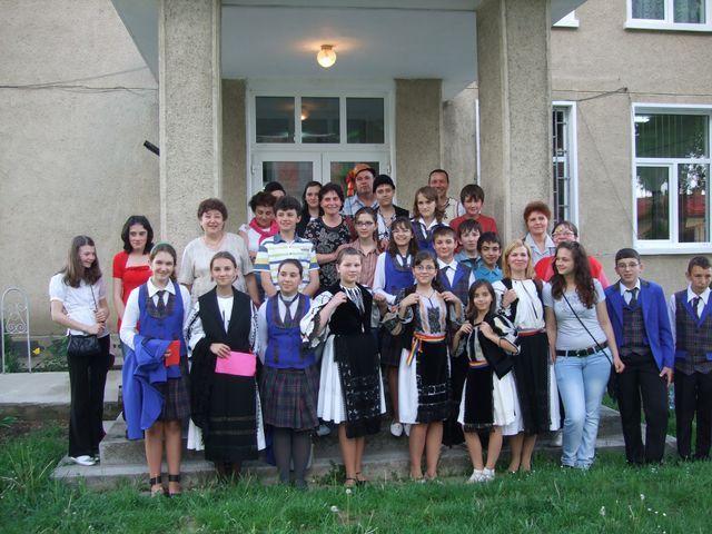 Partenerii  in cadrul proiectului Traditii si obiceiuri peste Carpati intre Scoala Nr 24 Sibiu si Liceul Sabaoani