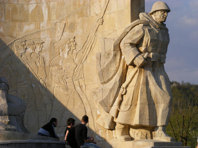 Monument in cinstea eroilor cazuti
