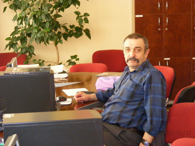 In cancelaria Colegiului National "Vasile Lucaciu"