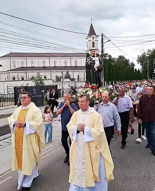 Procesiune cu Sf. Anton