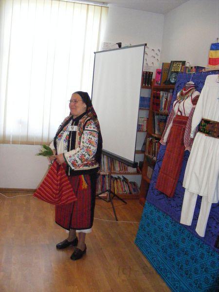 doamna Tanaru pastratoare a traditiilor si costumelor populare sramosesti