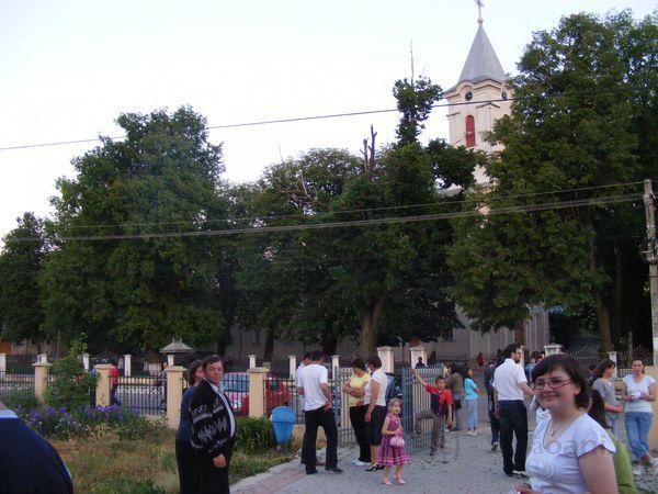 la iesirea din caminul cultural