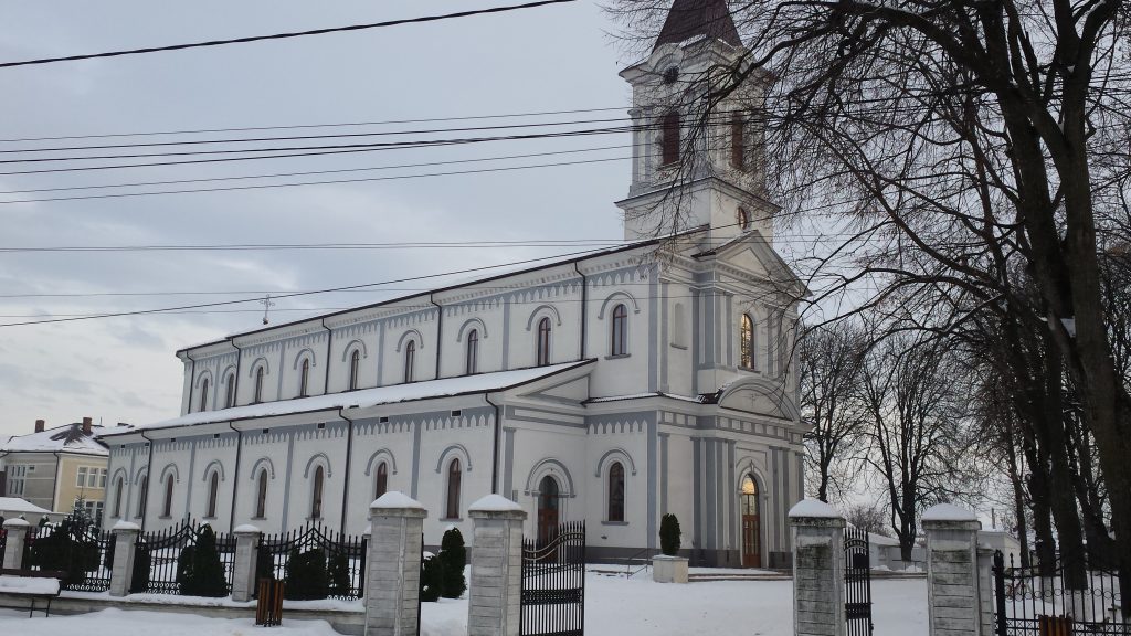 Această imagine are atributul alt gol; numele fișierului este biserica-e1546628039819-1024x576.jpg