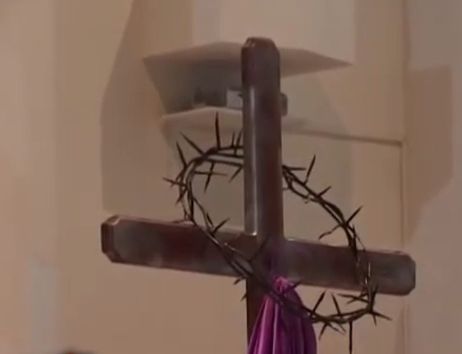 Această imagine are atributul alt gol; numele fișierului este Crucea-lui-Isus-cununa-de-spini.jpg