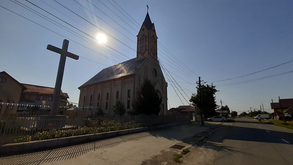 Această imagine are atributul alt gol; numele fișierului este Biserica-Înălţarea-Sfantei-Cruci-din-Sabaoani-1024x576.jpg