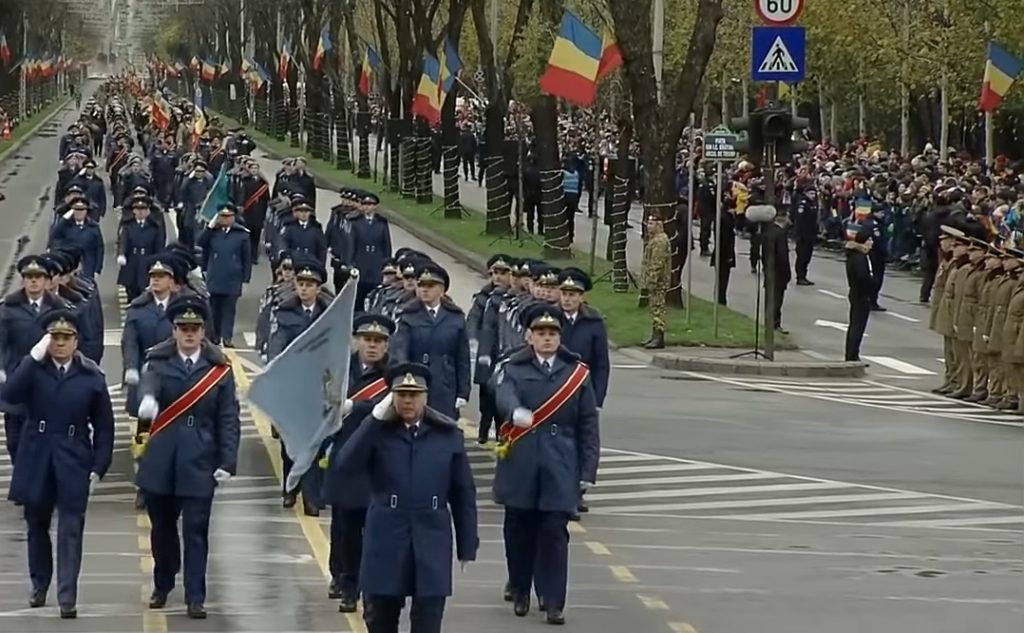 Această imagine are atributul alt gol; numele fișierului este manifestatii-militare-Bucuresti-1-decembrie-1024x633.jpg