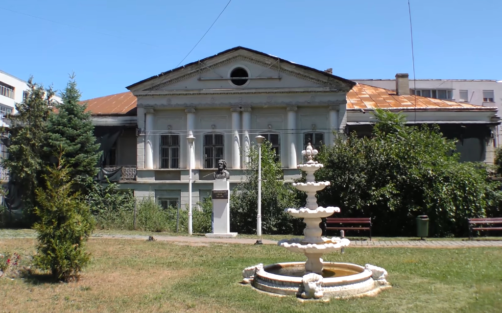 Această imagine are atributul alt gol; numele fișierului este Casa-Celibidache-Roman.jpg