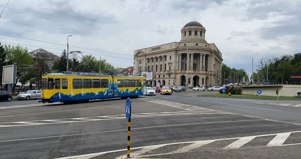 Această imagine are atributul alt gol; numele fișierului este Biblioteca-centrala-Iasi-1024x542.jpg