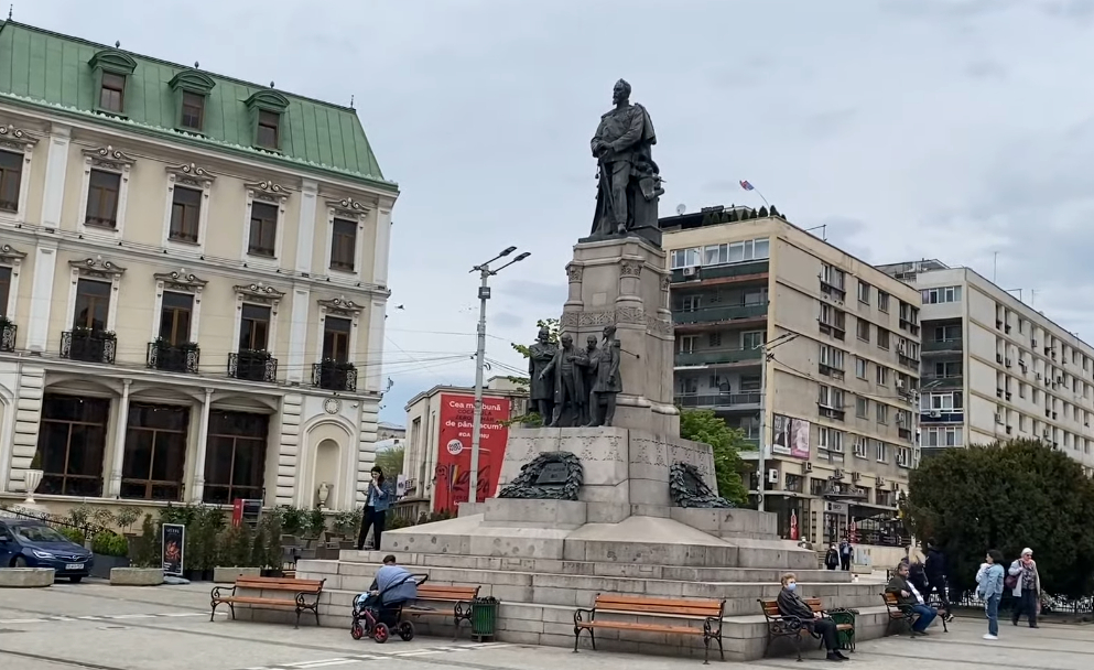 Această imagine are atributul alt gol; numele fișierului este Piata-Unirii-Iasi.jpg